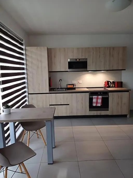 Gzira Central Modern Apartment 0*,  Malta